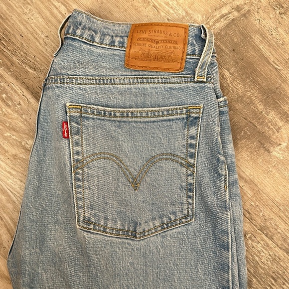 Levi’s Wedgie Straight Jeans - Picture 2 of 4